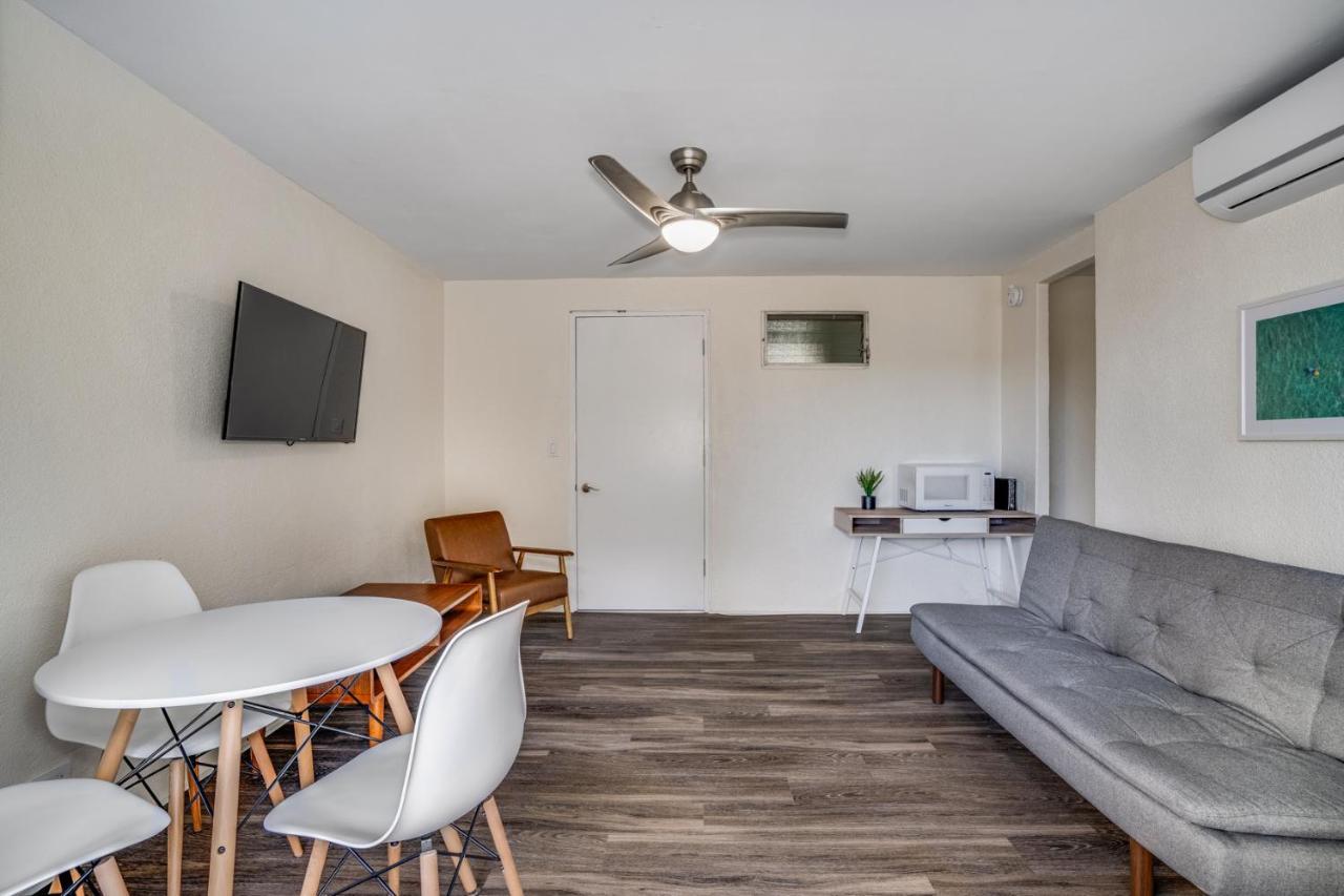 Aloha Suites Waikiki Honolulu Bagian luar foto